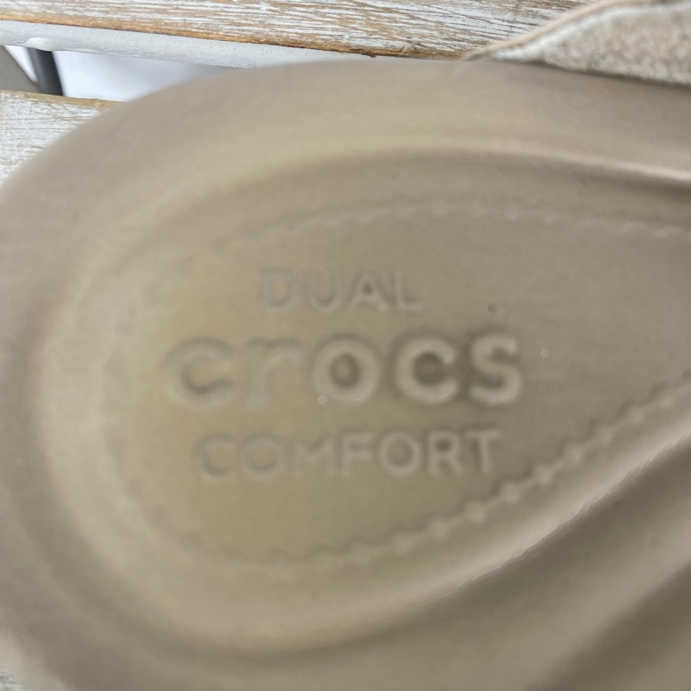 Crocs Women's Capri V flip-flops faux leather straps comfortable foam footbed 7 - Picture 8 of 10